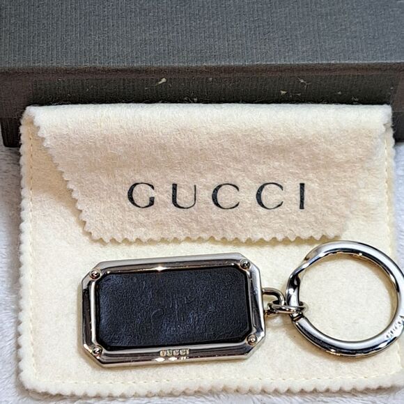 Gucci Leather Embossed Dog Tag KeyChain/Bag Charm GIFTABLE PRISTINE COND… - Picture 13 of 16